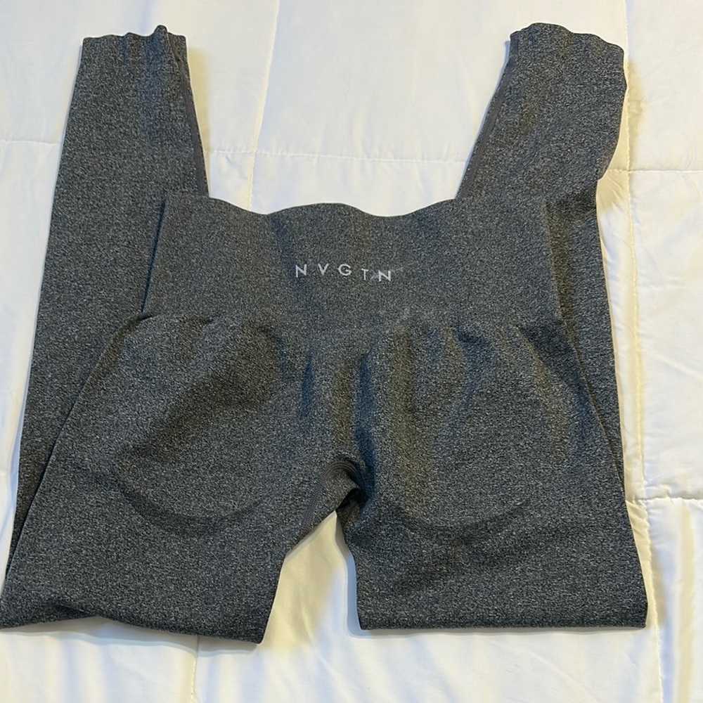 NVGTN Gray High-Waisted Leggings Seamless Design